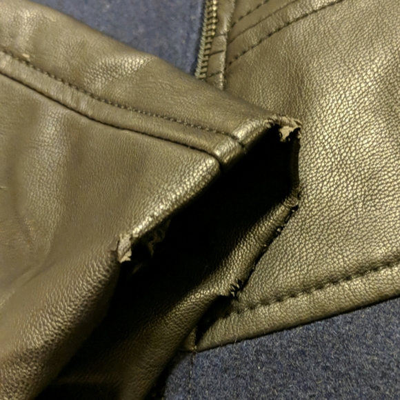 Clothes - Picture 4 of 4